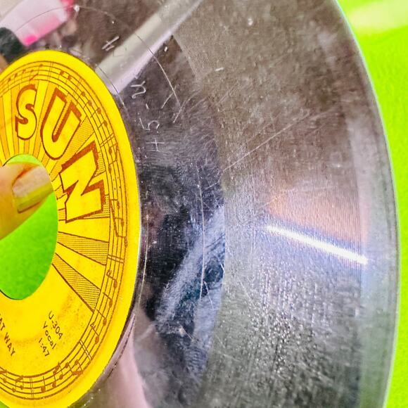 JOHNNY CASH Come in Stranger / Guess Things Happen That Way SUN 295 1958 45rpm - Picture 8 of 8